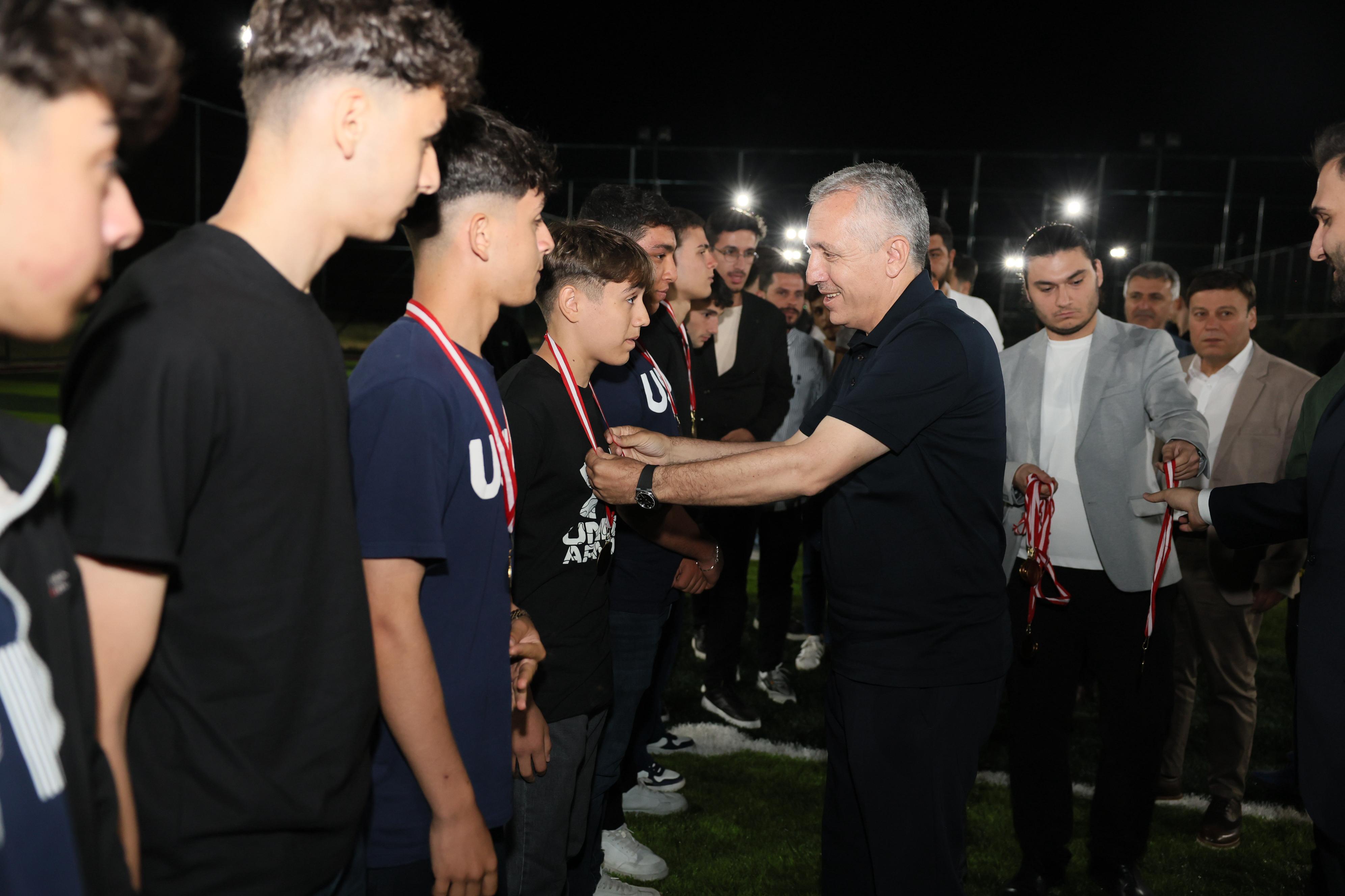 AK Parti Esenler Gençlik Kollarımızın düzenlemiş olduğu Mahalleler Arası Futbol Turnuvası