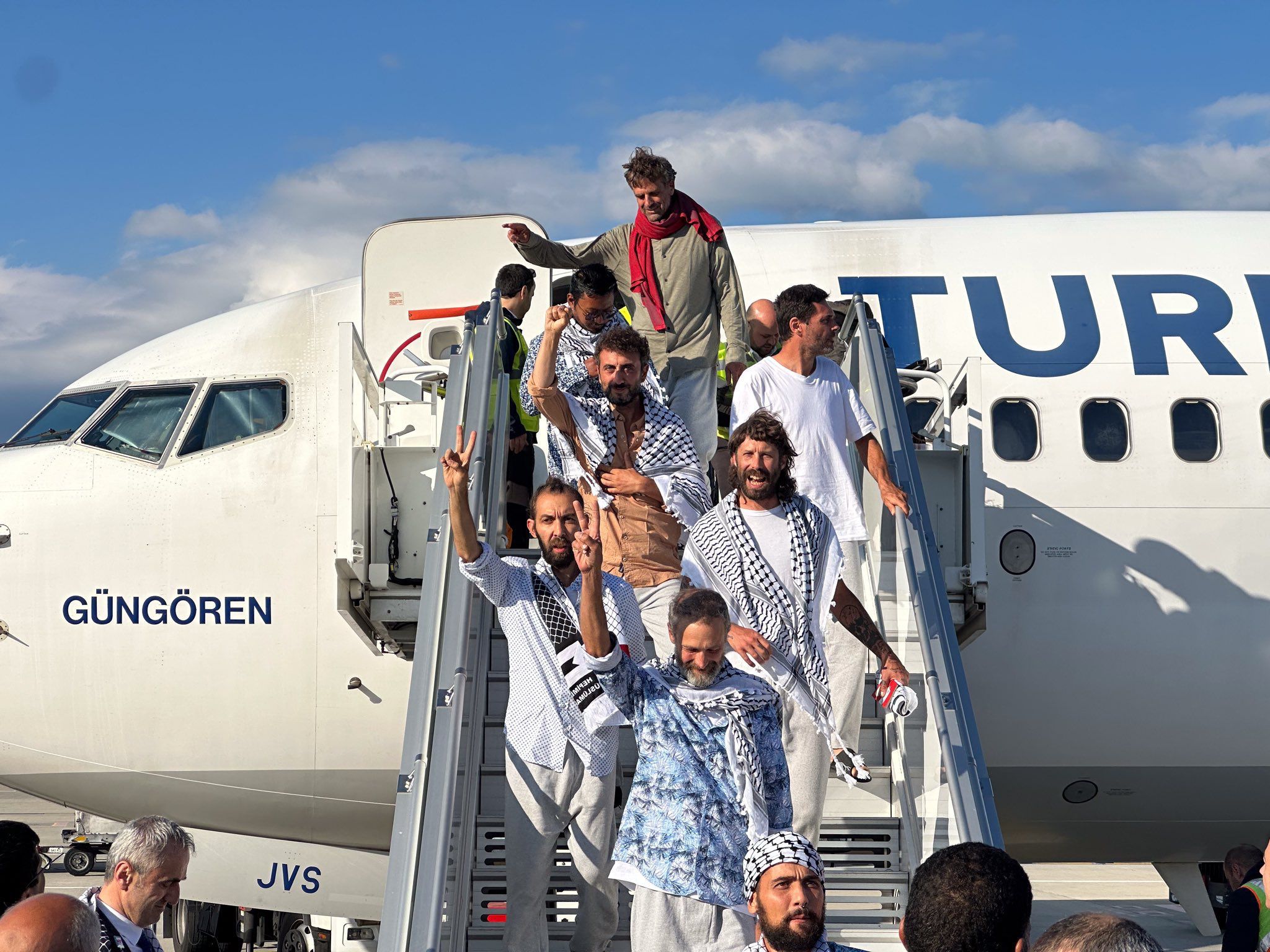 AK Parti Esenler Teşkilatı, Sumud Filo Kahramanlarını Coşkuyla Karşıladı