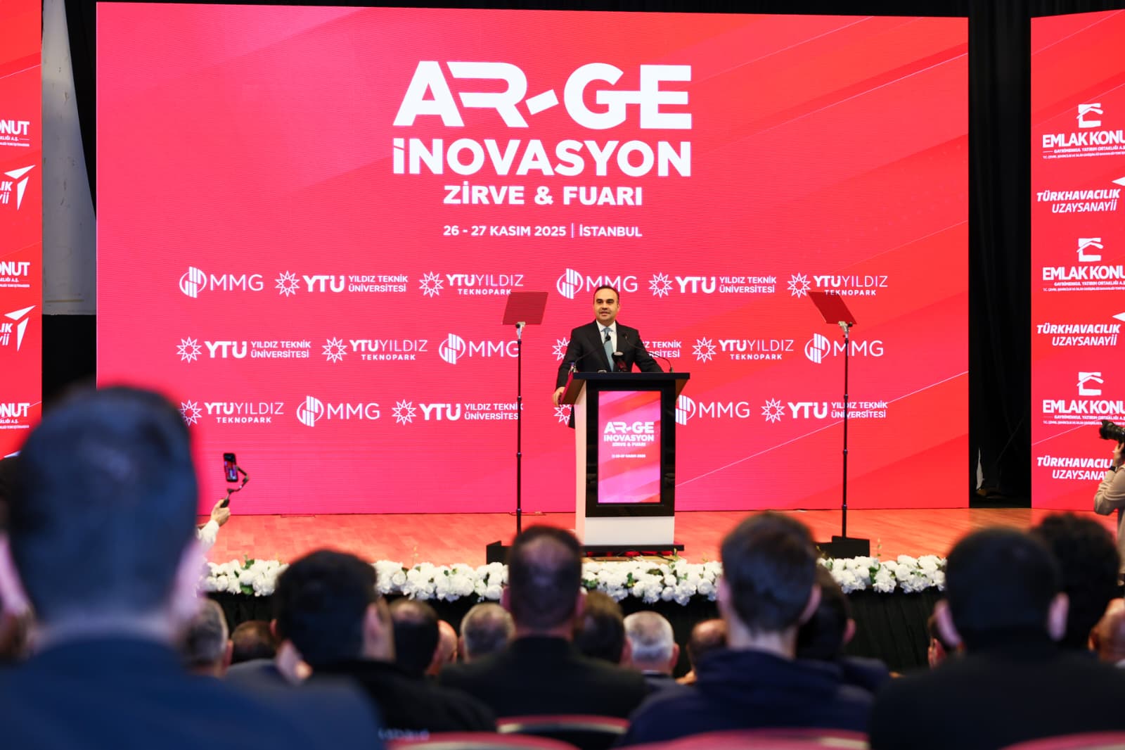 AK Parti Esenler Yönetimi 7. Ar-Ge İnovasyon Zirvesi’ne Katıldı