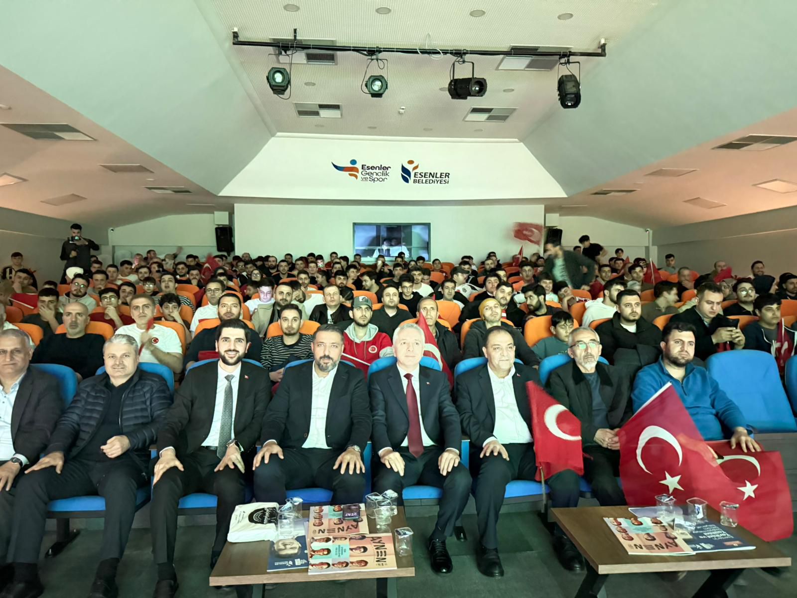 Esenlerli Gençler Milli Maç Heyecanında Buluştu