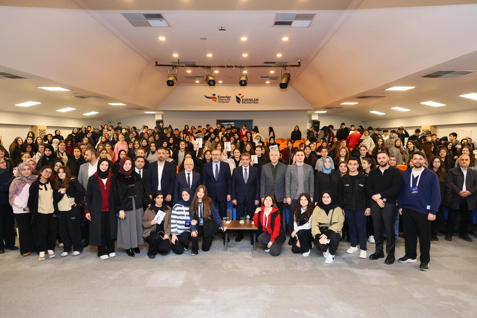 Mahir Ünal, Esenler’de Gençlerle Bilinç Atölyesi’nde Bir Araya Geldi