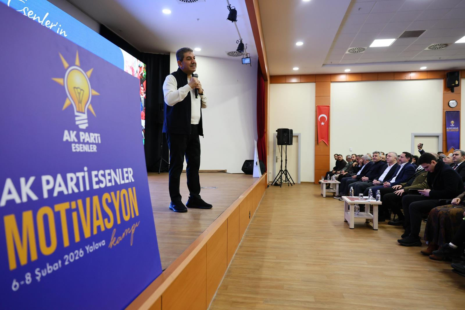 AK Parti Esenler Yalova Kampında Yerel Yönetimleri Masaya Yatırdı